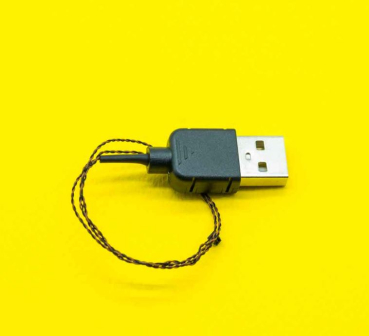 1x USB Stecker mit 30 cm Verbindungskabel